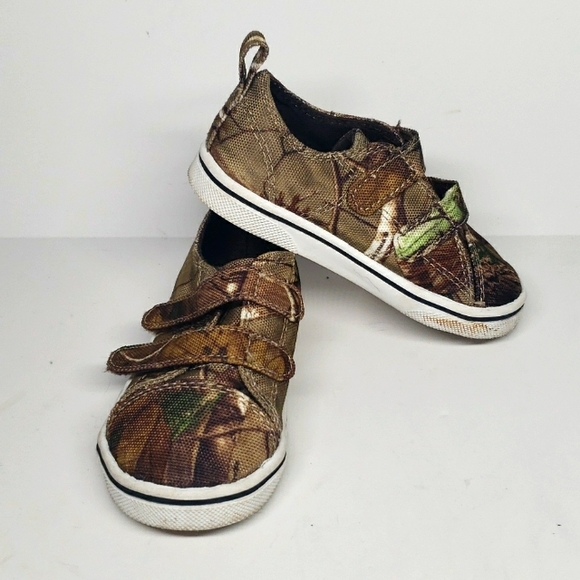 Bill Jordan's Realtree Canvas Sneaker - Picture 1 of 4
